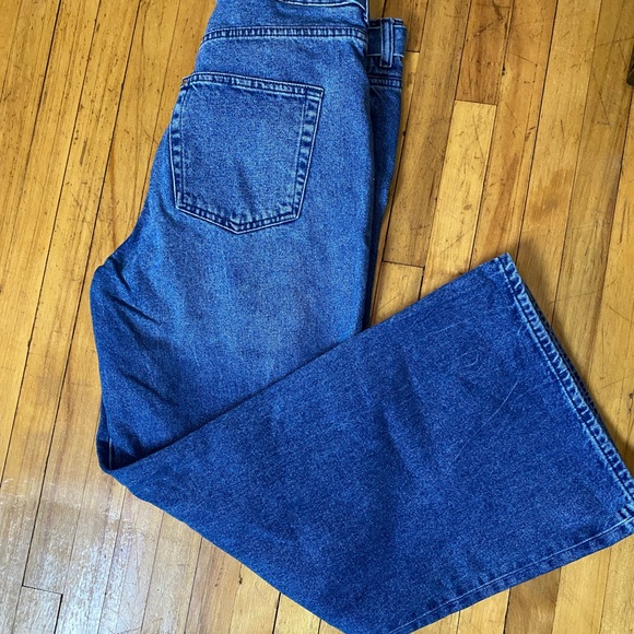 Belted Wide-Legged Jeans - Picture 5 of 10